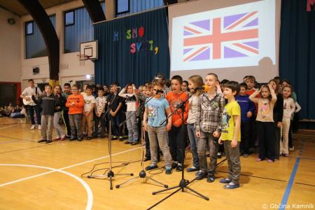 Otroci Osnovne šole Marije Vere Mi smo svet, mi smo otroci (58)